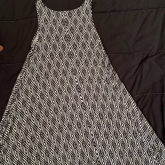 Dresses & Skirts - Attention Black and White Pattern Dress